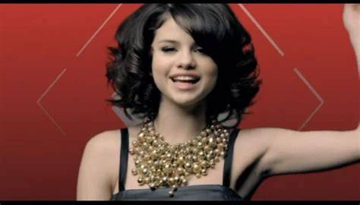 How much does Selena Gomez make per ad?