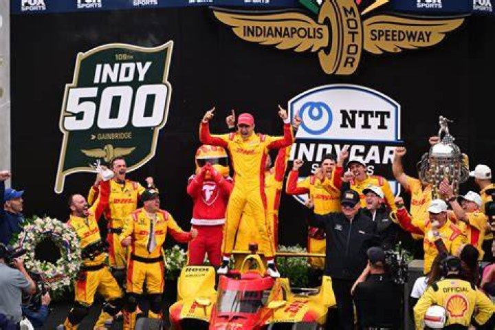 How much does the driver get for winning the Indy 500?