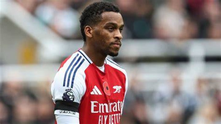 How much does Willian earn a week at Arsenal?