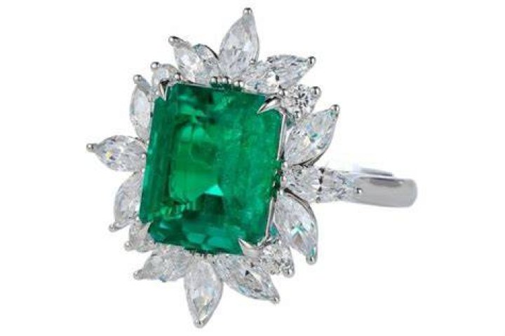 How much is an emerald ring worth?