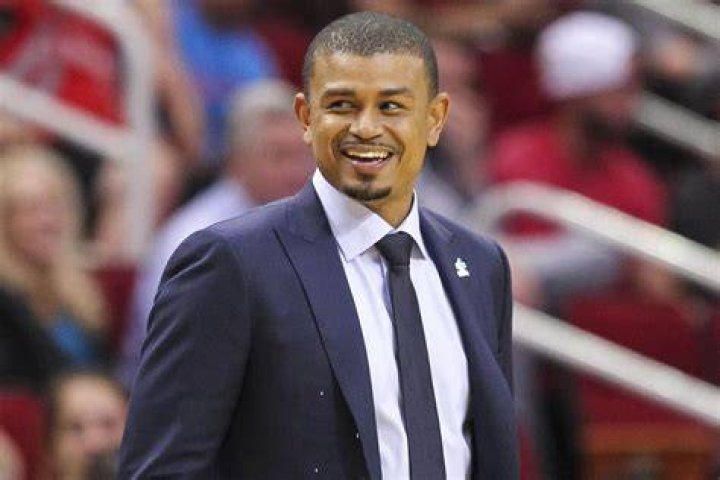How much is Earl Watson net Worth?