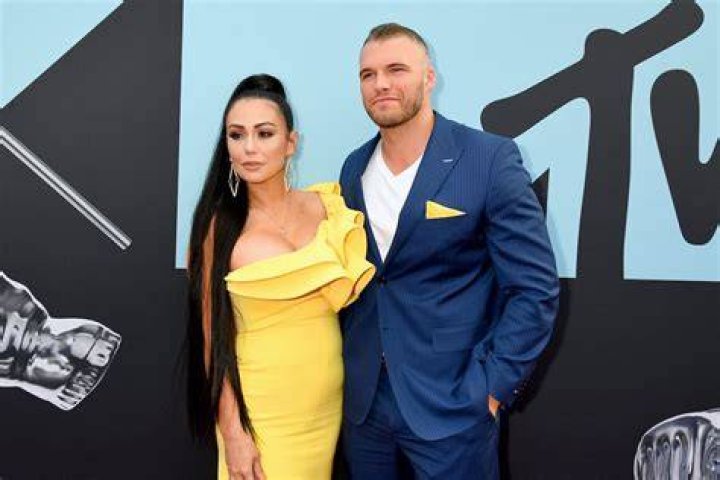 How much is JWoww worth 2021?