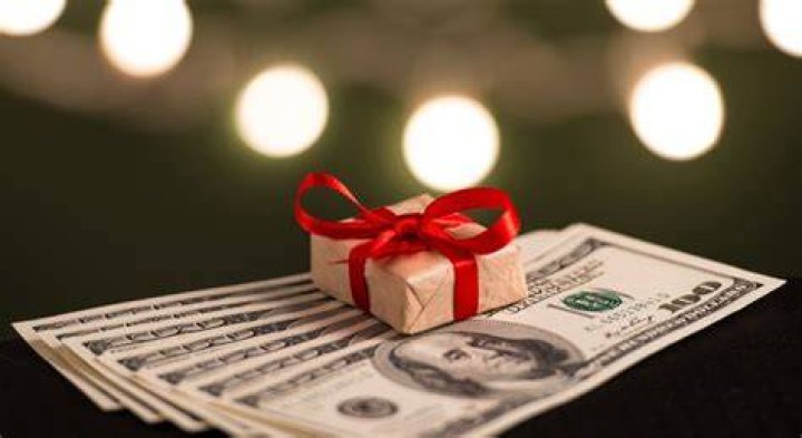 How much money can be legally given to a friend as a gift?