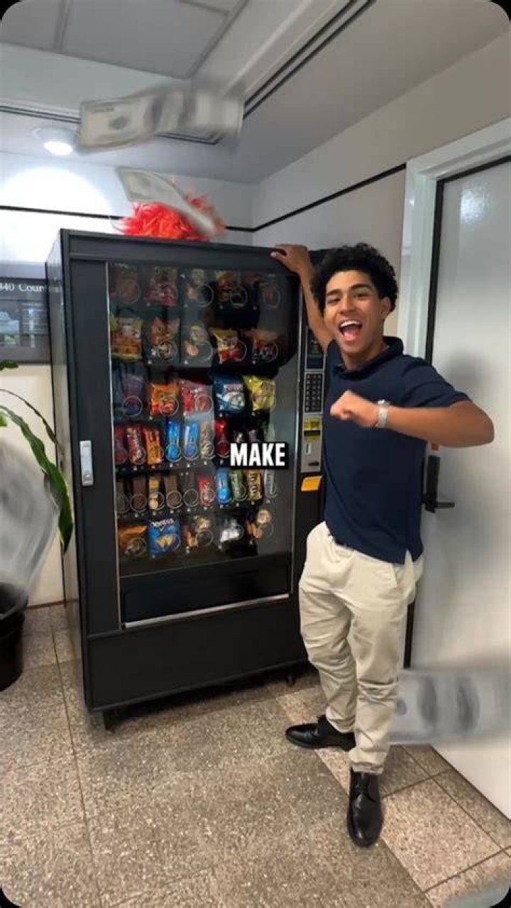 How much money can you make off a vending machine?