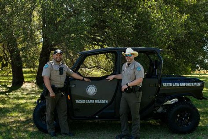 How much money do game wardens make in Louisiana?