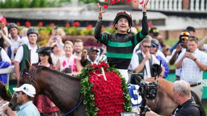 How much money does a jockey make per year?