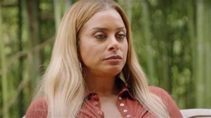 How much money does Robyn Dixon have?