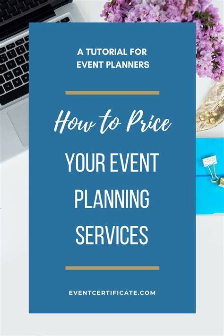 How much should an event planner charge?