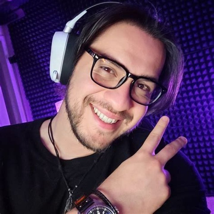 How old is EddieVR?