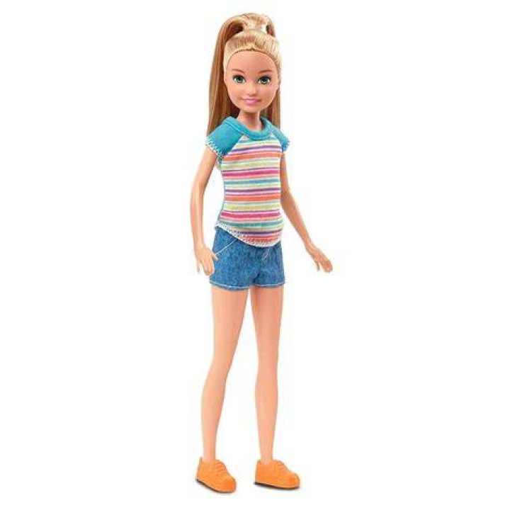 How old is Stacie from Barbie 2021?