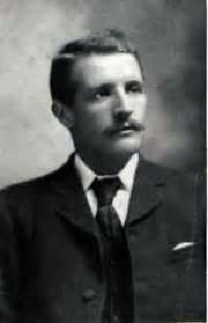 How old is William Murdoch supposed to be?