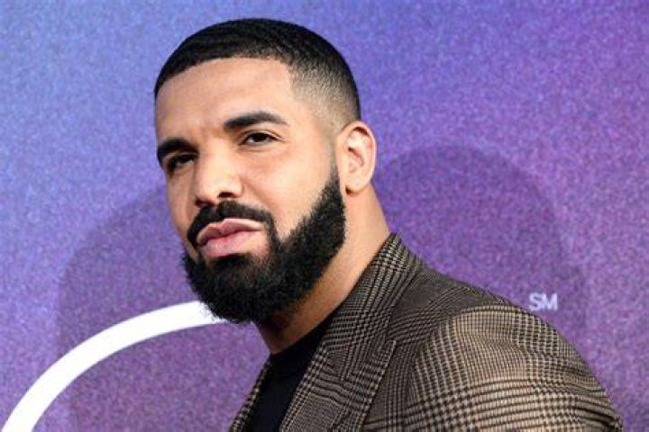 How rich is Drake the rapper?