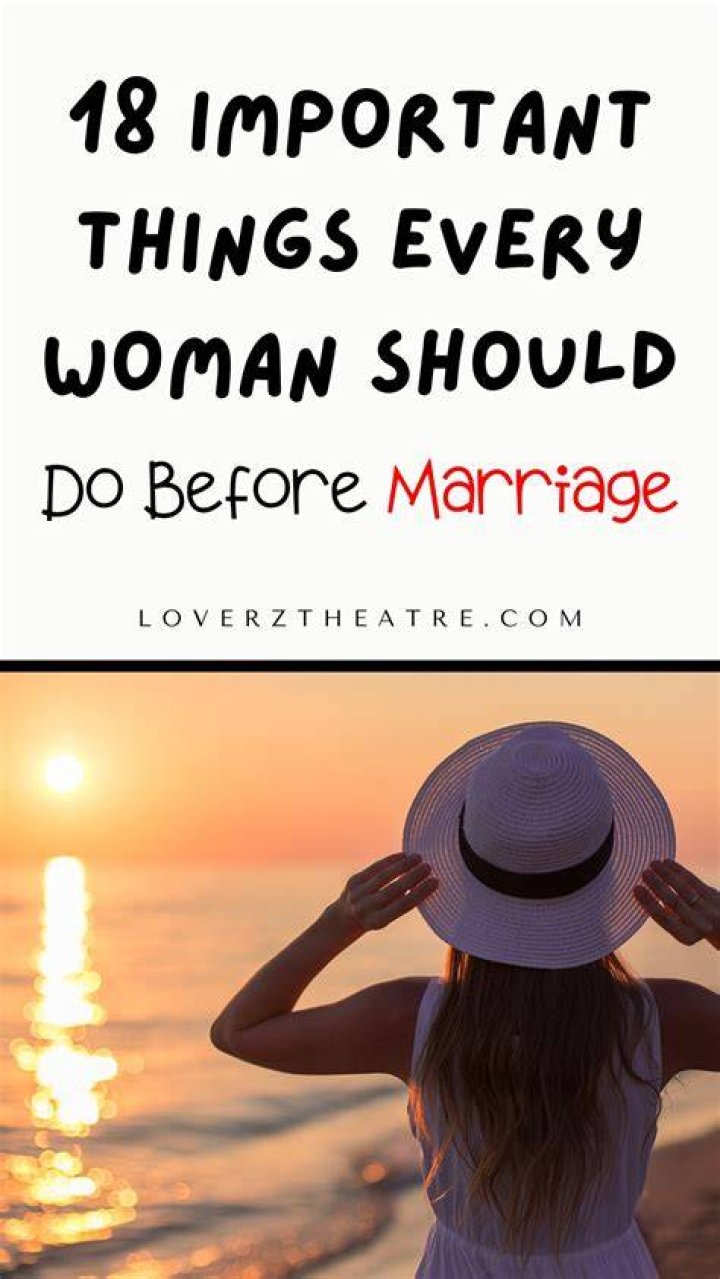 How should a woman act in a marriage?