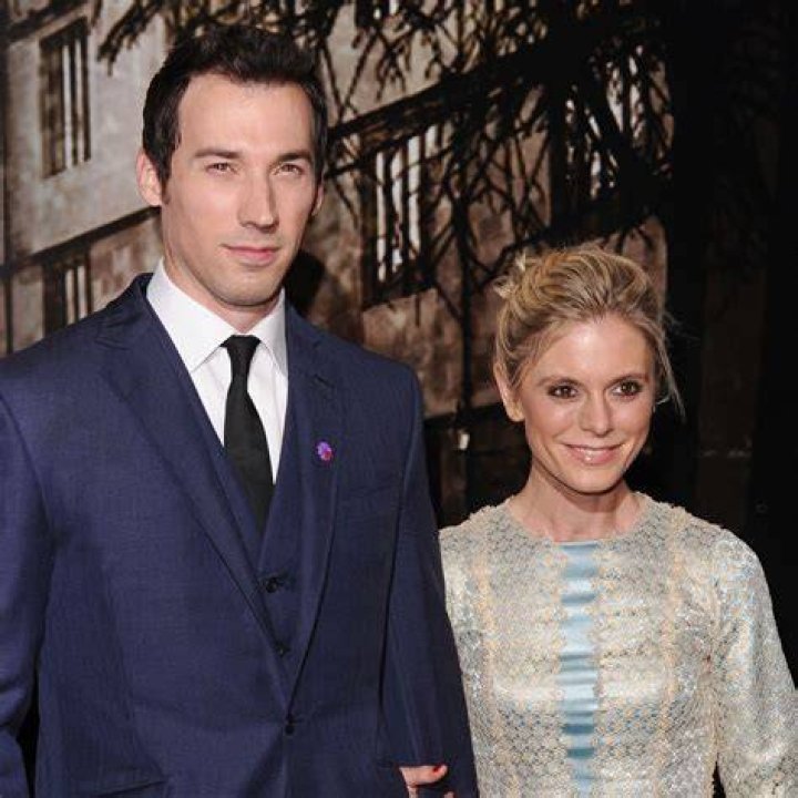 How tall is David Caves of Silent Witness?