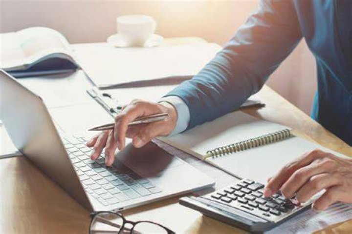 Is a tax accountant a financial advisor?