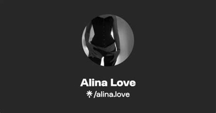 Is Alina in love with Mal?
