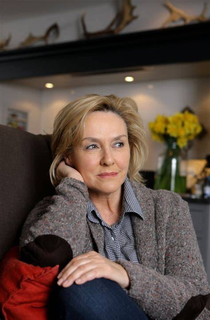 Is Amanda Burton married now?