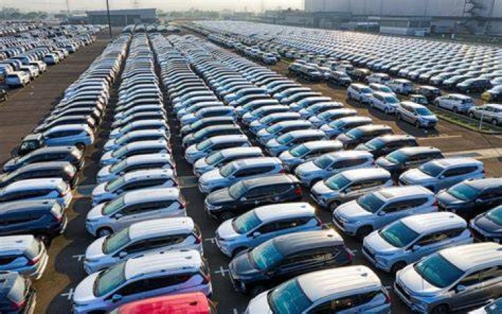 Is auto owners publicly traded?