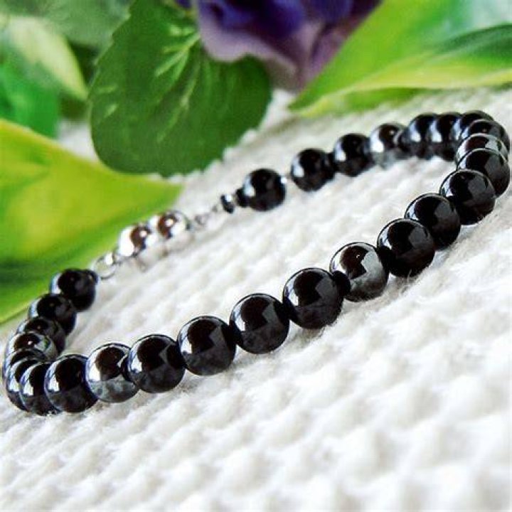 Is black tourmaline magnetic?