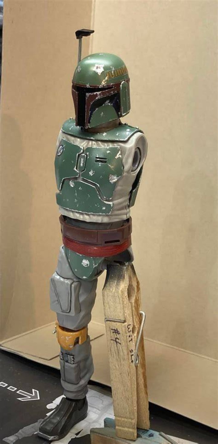 Is Boba Fett missing a leg?