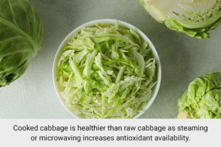 Is cabbage healthier raw or cooked?