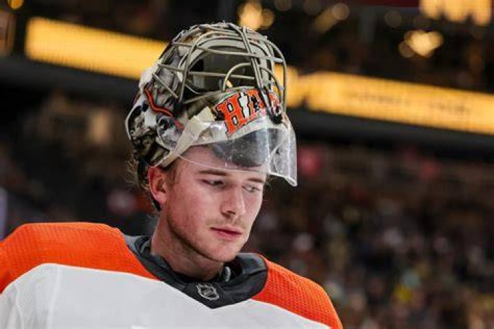 Is Carter Hart colorblind?