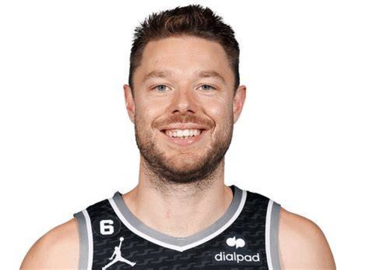 Is dellavedova still in the NBA?