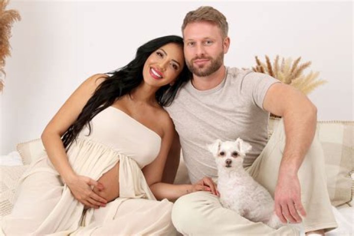 Is Elizabeth pregnant on 90 Day Fiancé?