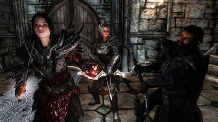 Is it better to become a vampire or Dawnguard?