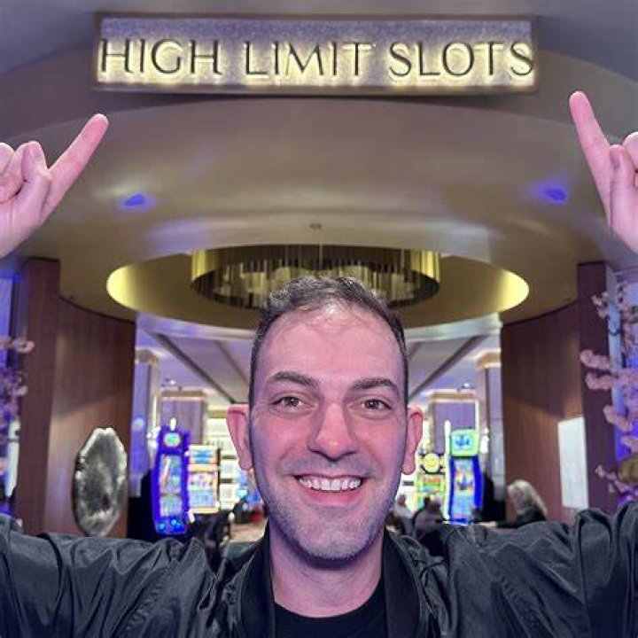 Is it better to play high limit slots?