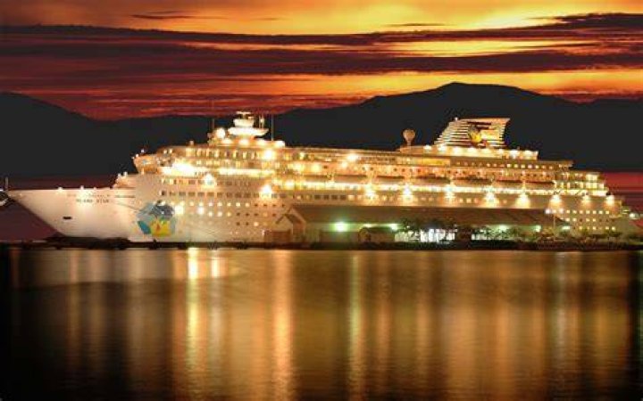 Is it cold on cruise ships at night?