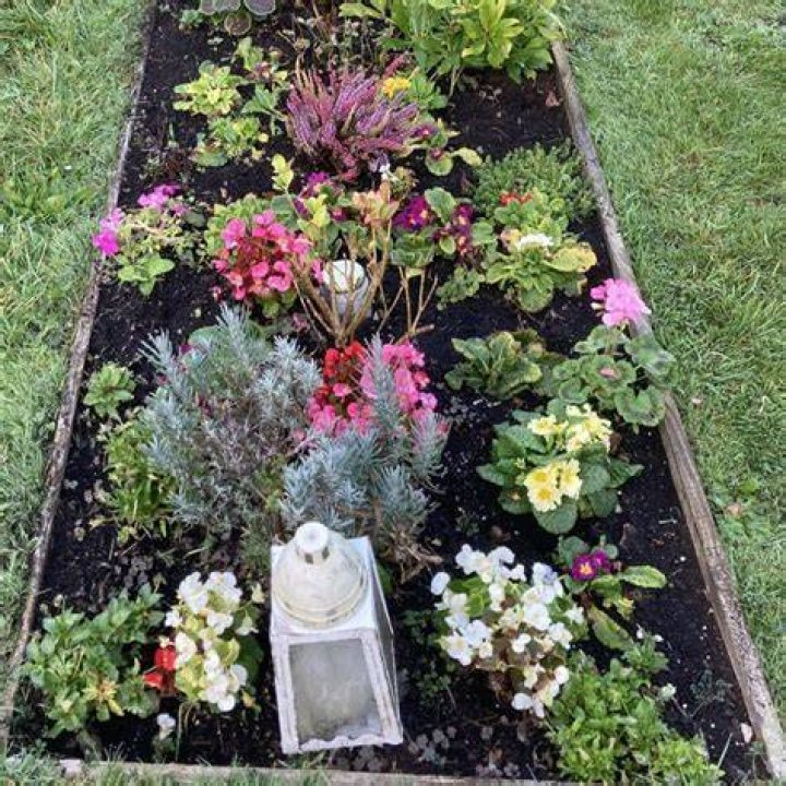 Is it OK to plant flowers on a grave?