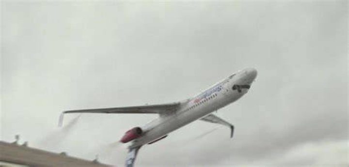 Is it possible to fly a plane upside down?
