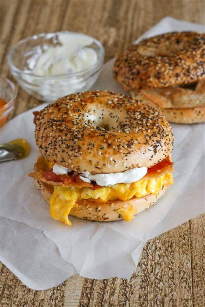 Is it pronounced bagel or bagel?