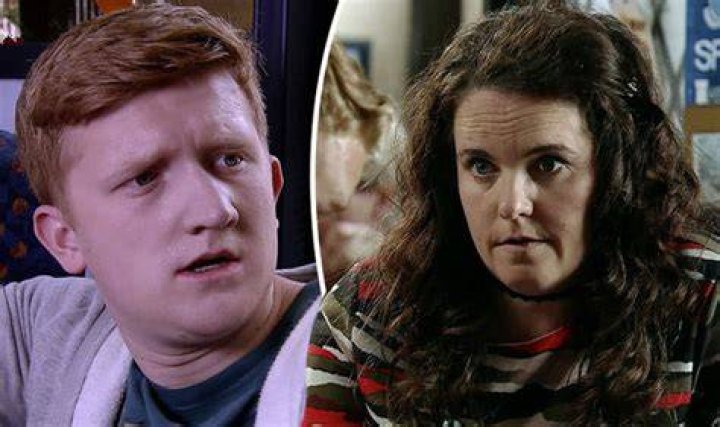 Is Katy and Izzy sisters in Coronation Street?