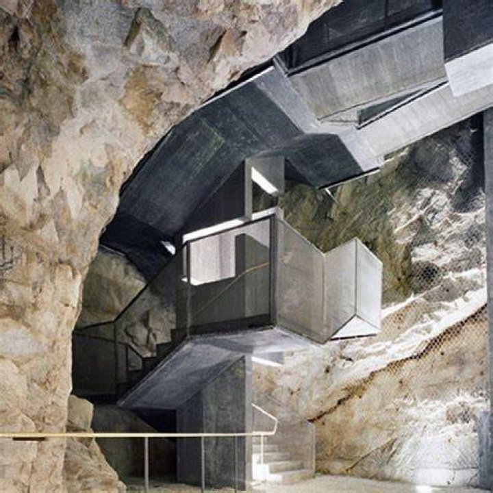 Is living underground cooler?