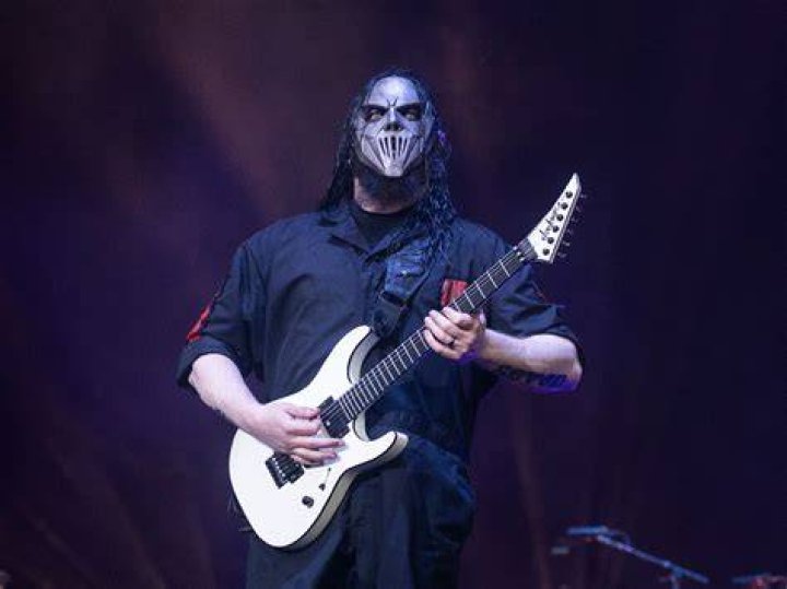 Is Mick Thomson the lead guitarist of Slipknot?