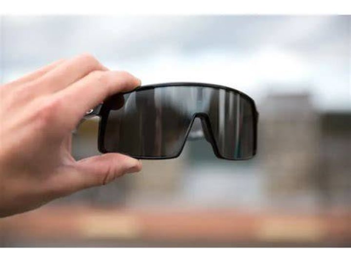 Is Oakley Prizm black polarized?