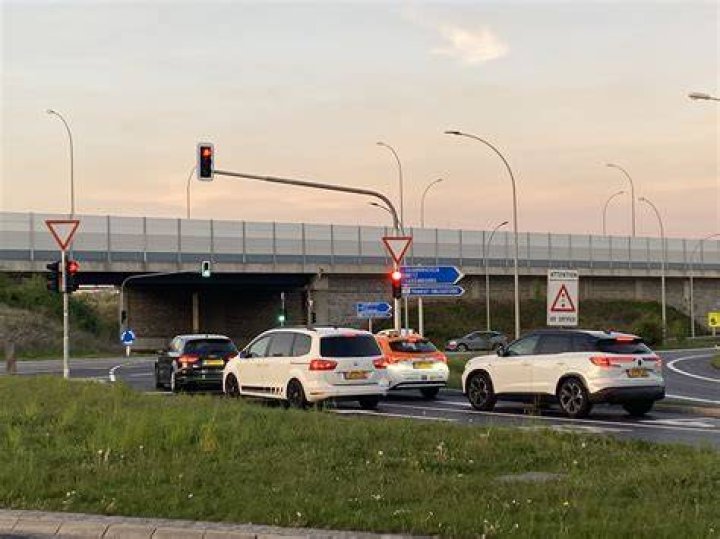 Is stalling at traffic lights a fail?