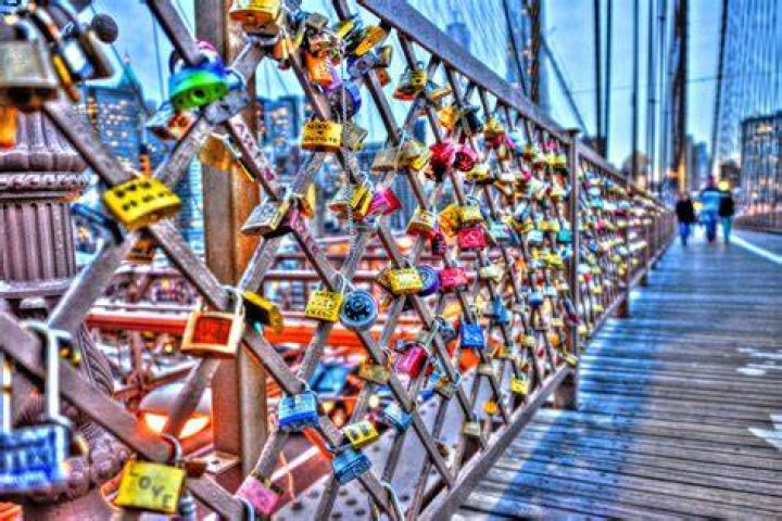 Is there a love lock bridge in New York?