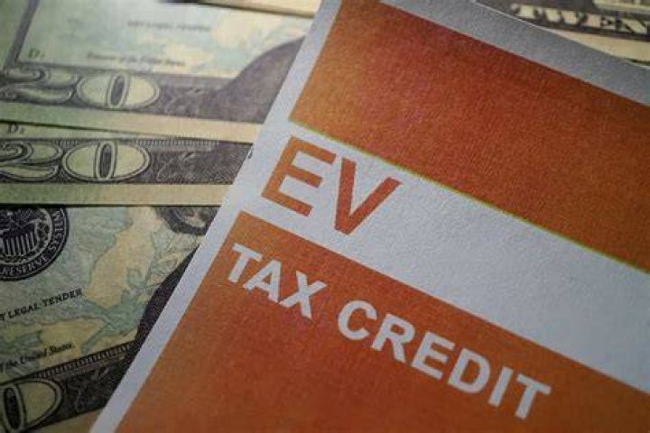 Is there an EV tax credit in 2021?