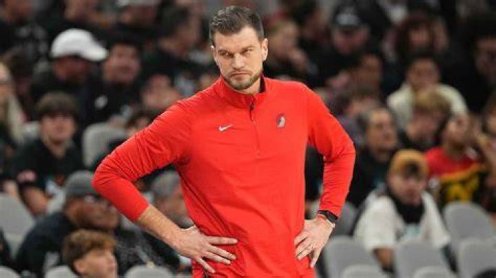 Is Tiago Splitter retired?