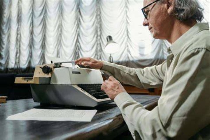 Is TV good for dementia patients?