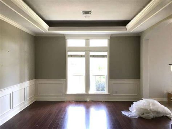 Should ceilings be painted flat or satin?