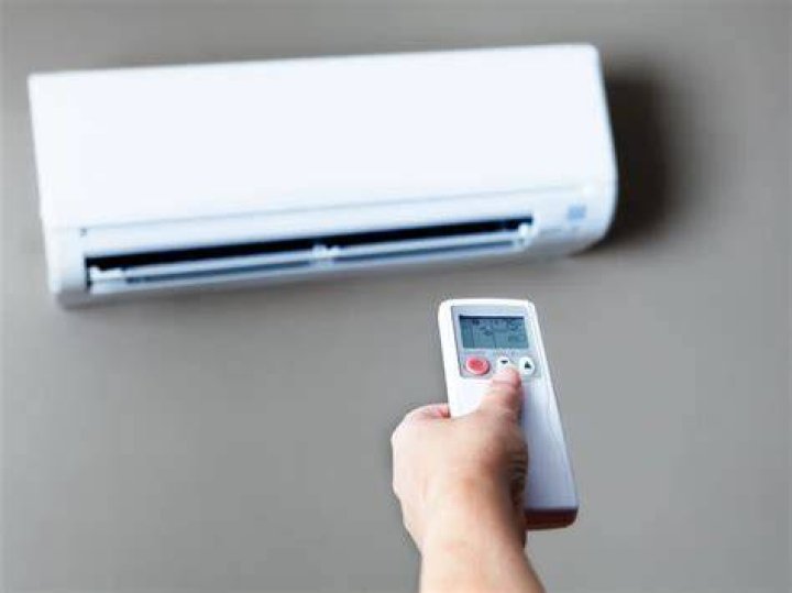 Should I turn off AC if smoke outside?