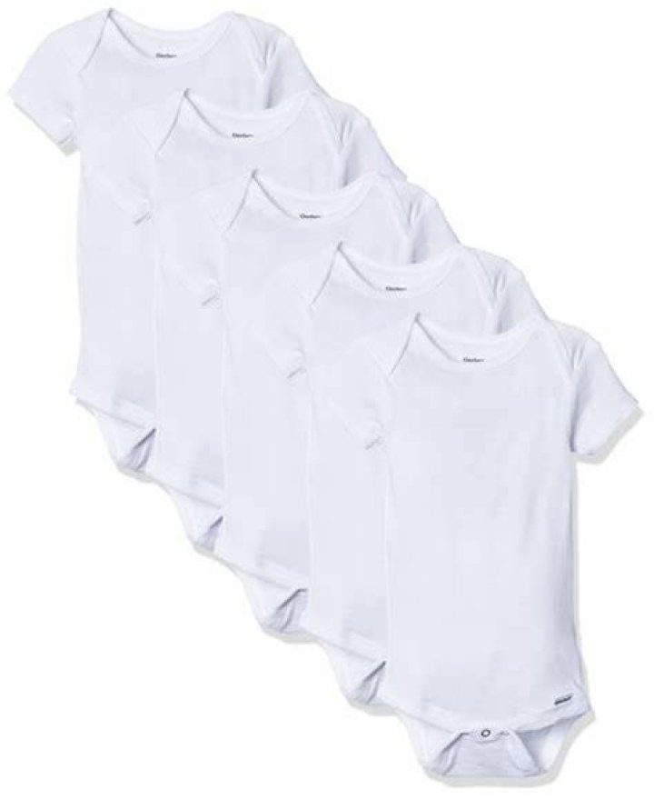 Should you cut tags off baby clothes?