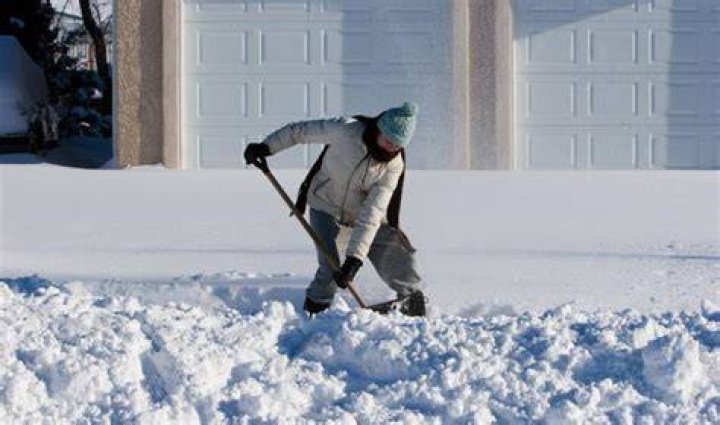 Should you shovel your driveway while its snowing?