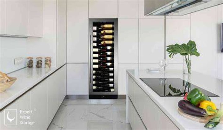 Should you store white wine in the fridge?