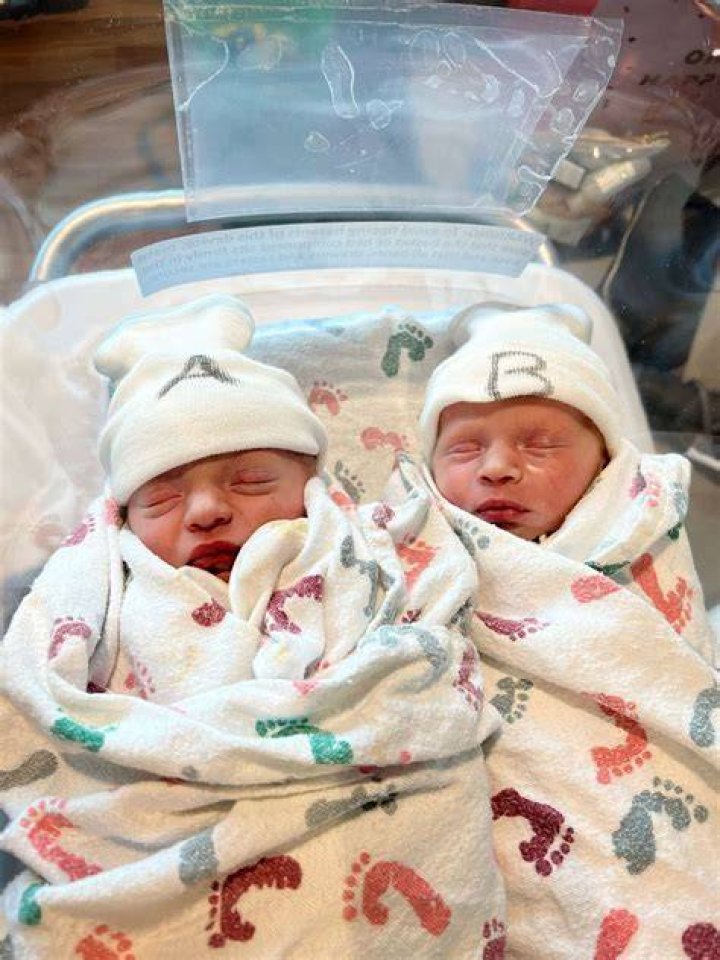 Were any twins born in 1999 and 2000?