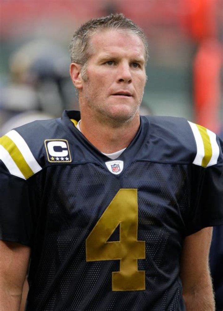 What age did Brett Favre retire?